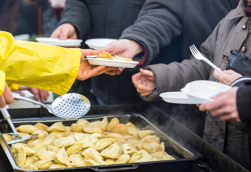 Serve Meals To The Homeless Kids That Do Good